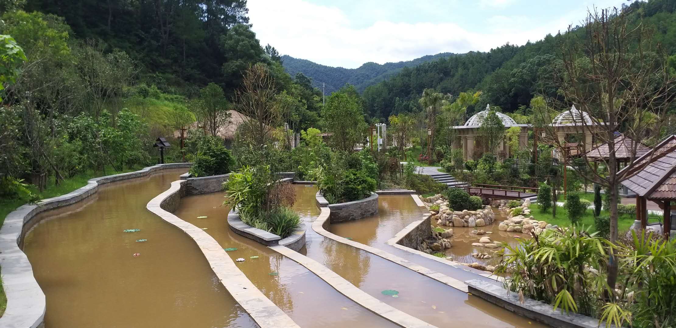 6室外溫泉區(qū)景觀跌水.jpg